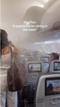 الأمطار تتساقط داخل طائرة متجهة إلى نيويورك (فيديو)