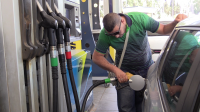 شركات توزيع المحروقات المغربية تُقِرُّ تخفيضا جديدا في أسعار الغازوال والبنزين