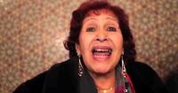بالصورة...الفنانة "عائشة ماهماه" تفاجئ المغاربة بصورة لها حليقة الرأس وتكشف عن سبب ذلك