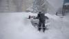 روسيون يبحثون عن سياراتهم المدفونة تحت الثلج(فيديو)