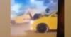 سيارة أجرة تسحب شرطي فوقها وتفر بسرعة جنونية في العراق(فيديو)
