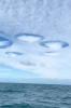 صيادون يرصدون سحبا نادرة تشبه الأجسام الطائرة الفضائية(فيديو)