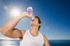 تحذيرات صحية من شرب المياه المثلجة في فصل الصيف